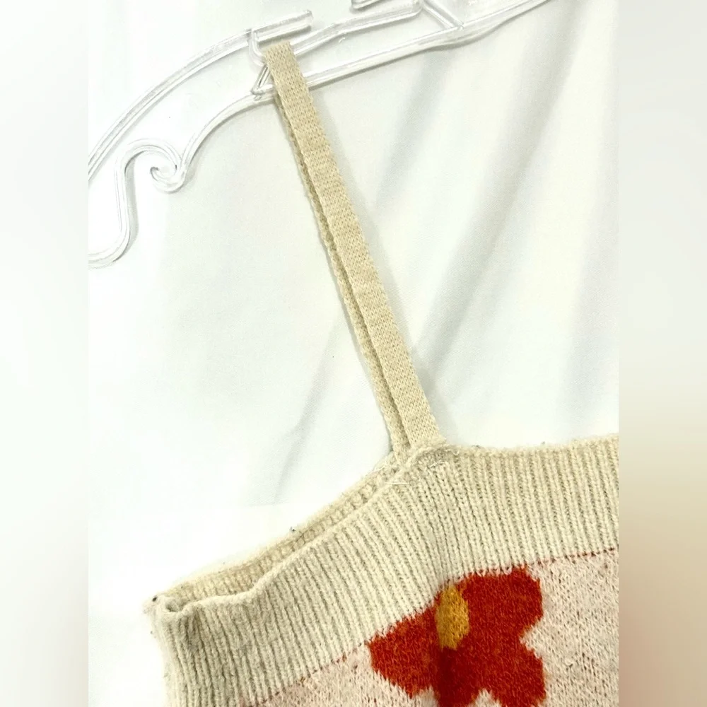 HYFVE Cute & Colorful Floral Cropped Knit Tank Top With Ribbed Hems Size Medium - Picture 6 of 10